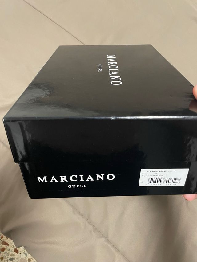 Zapatillas Guess Mujer Talla 37 - PVP 125€