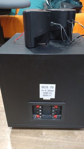 Conjunto JBL Subwoofer y Satélites.