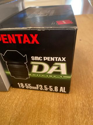 Cámara Pentax K-X con objetivo 18-55mm