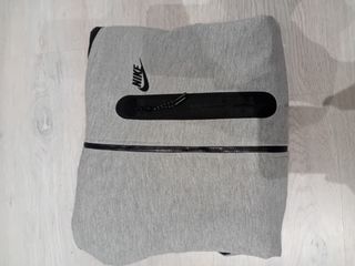 Chaqueta Nike Tech Fleece Gris y Negra