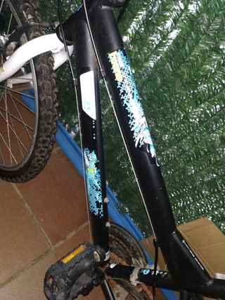 Bicicleta de montaña negra