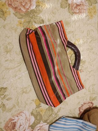 Diferentes tipos de bolsos a 2 y 3 € según el bols