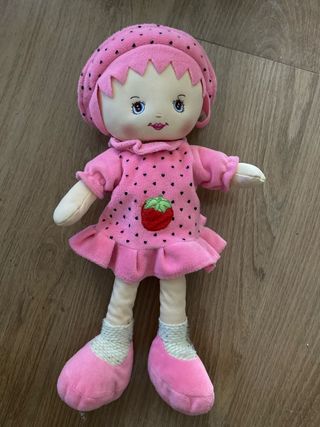 Peluche Muñeca Fresita