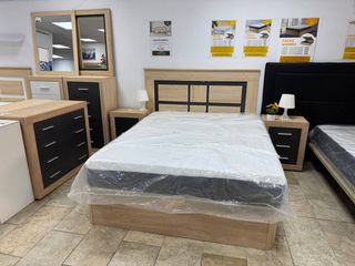 Dormitorio Canapé, colchón, cómoda y espejo, nuevo