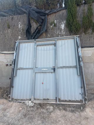 Puerta de garaje metálica