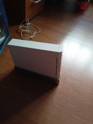 Nintendo Wii Blanca con soporte y cables
