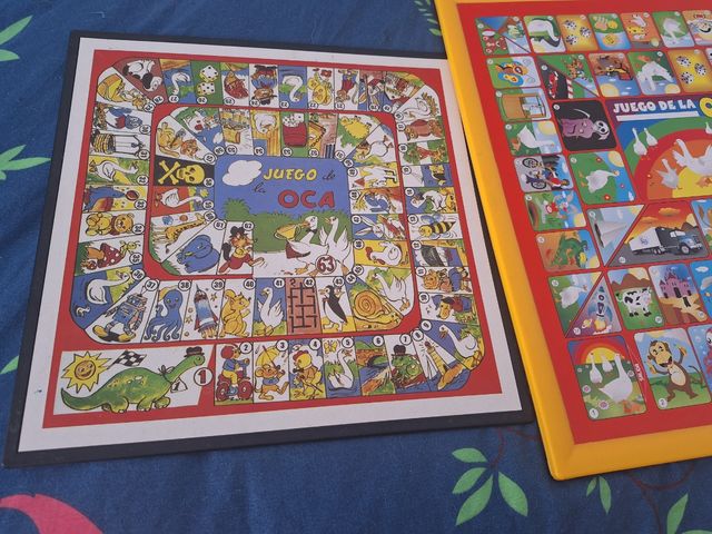 Dos tableros de juegos de mesa