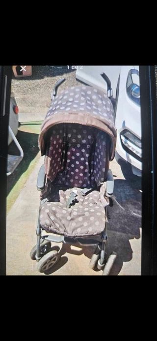Carro de bebé con lunares 15€