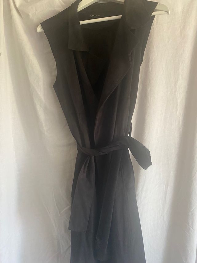 Chaleco largo AMISU negro con lazada