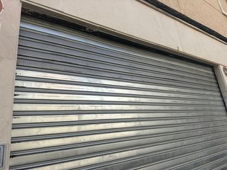 Puerta enrollable con motor nuevo