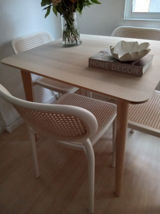 Sedie nordiche in rattan e polipropilene
