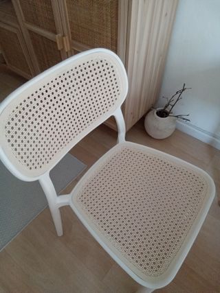 Sedie nordiche in rattan e polipropilene
