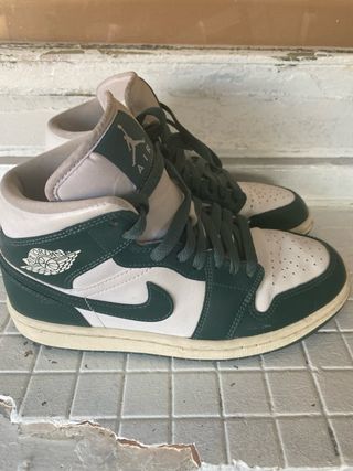 Zapatillas Air Jordan 1 Mid Verdes y Blancas