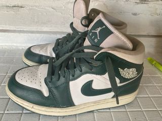 Zapatillas Air Jordan 1 Mid Verdes y Blancas