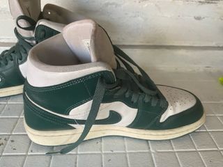 Zapatillas Air Jordan 1 Mid Verdes y Blancas