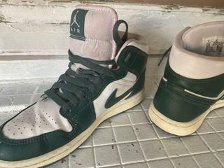 Zapatillas Air Jordan 1 Mid Verdes y Blancas
