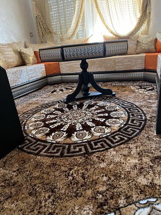 Salón Marroquí: Sofá y Mesa