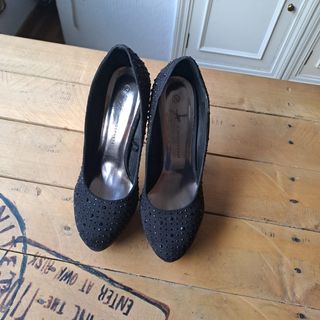 Zapatos de fiesta negros con pedrería