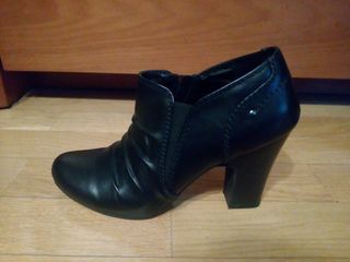 Zapatos altos de tacón negros