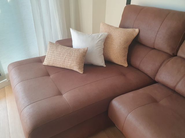 Sofá chaise longue de piel marrón