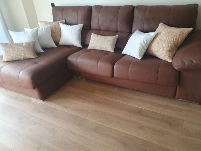 Sofá chaise longue de piel marrón