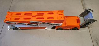 Hot Wheels Mega Trasportatore