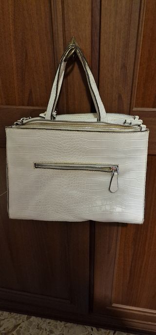 Borsa Guess bianca effetto coccodrillo