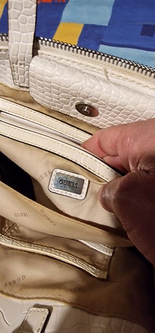 Borsa Guess bianca effetto coccodrillo