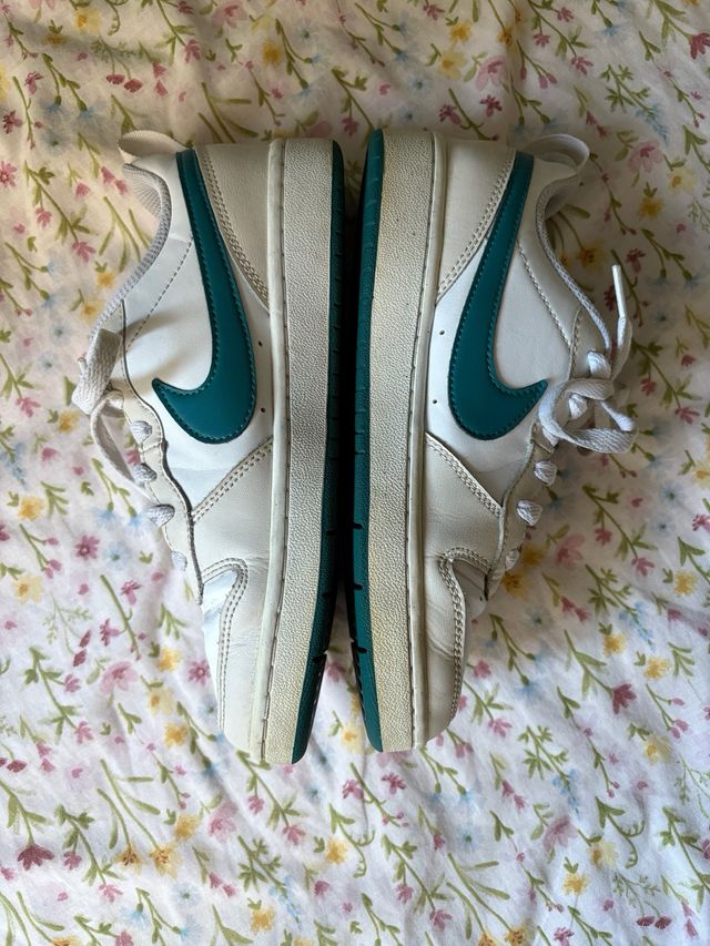 Nike Borough Blancas y Verdes