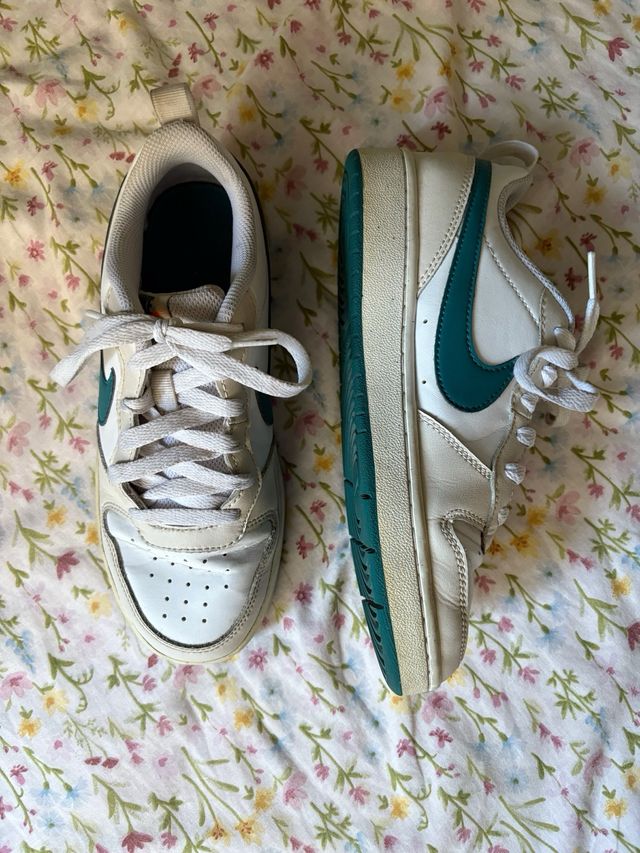 Nike Borough Blancas y Verdes