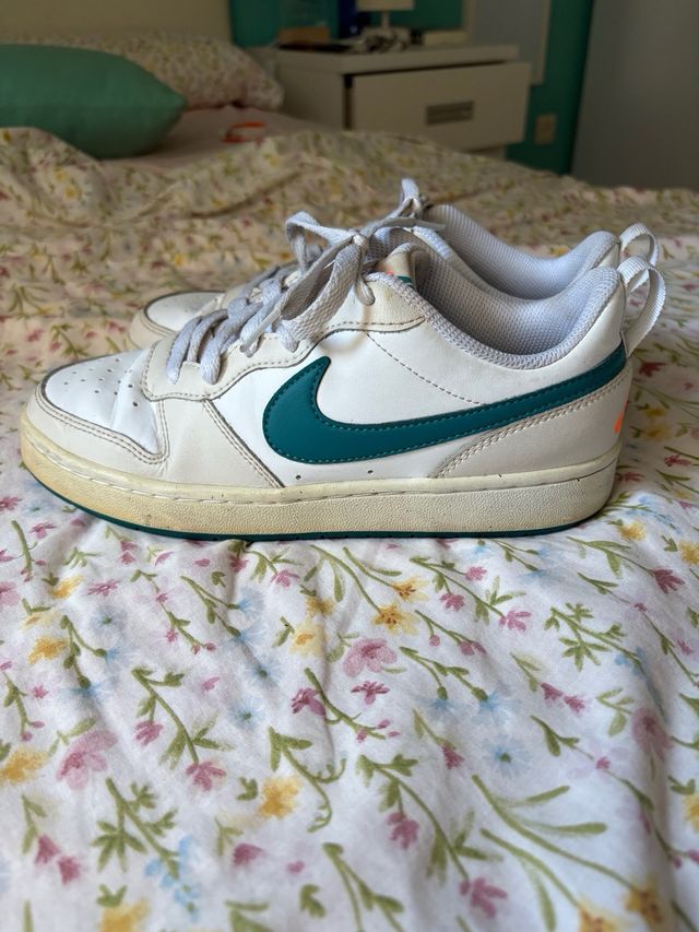 Nike Borough Blancas y Verdes