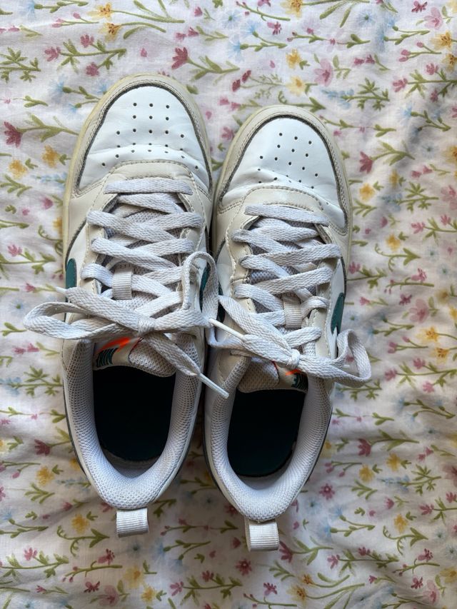 Nike Borough Blancas y Verdes