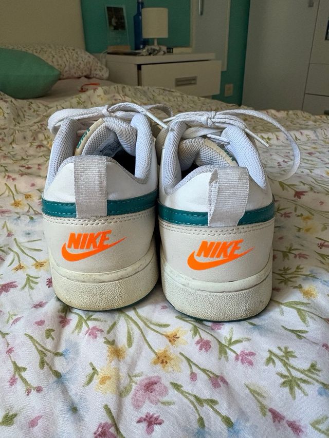 Nike Borough Blancas y Verdes