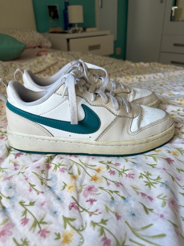 Nike Borough Blancas y Verdes