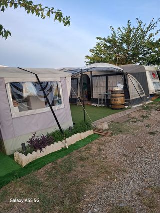 Caravana en camping familiar y abierto todo el año
