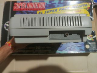 Super Nintendo con caja y 2 mandos