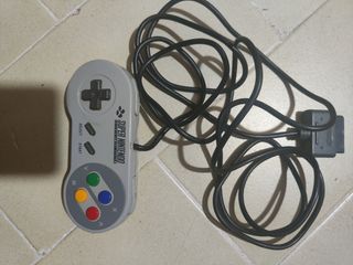 Super Nintendo con caja y 2 mandos