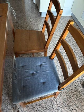 Juego de 4 sillas de madera