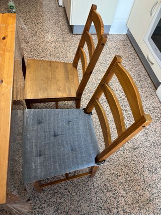 Juego de 4 sillas de madera