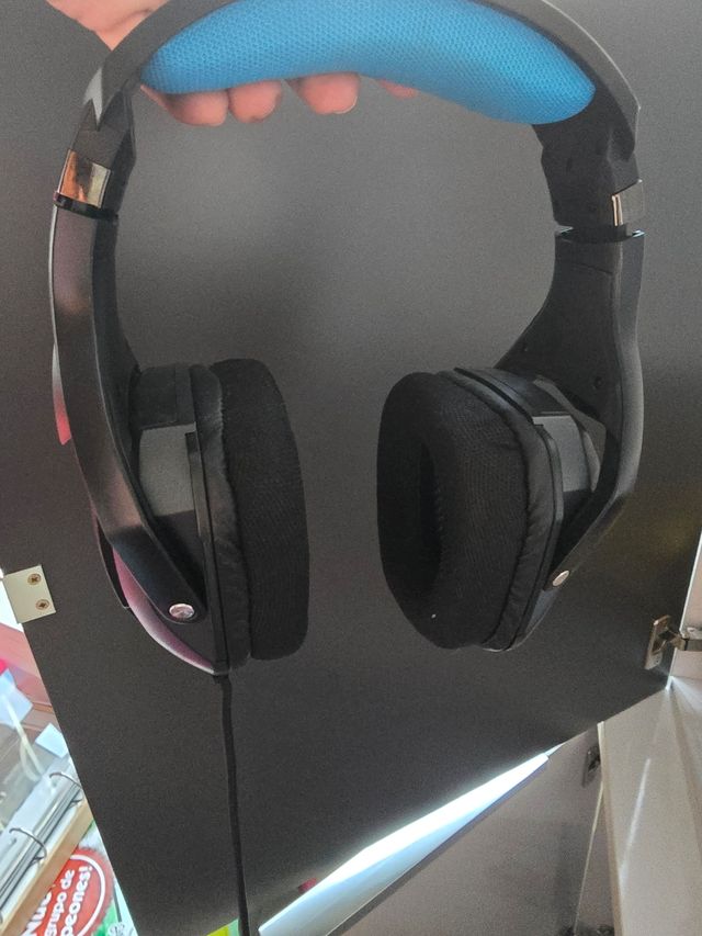 Cascos gaming negros y azules