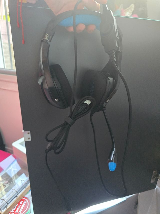 Cascos gaming negros y azules