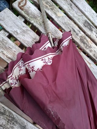 Paraguas  tipo antiguo floral beige y rojo