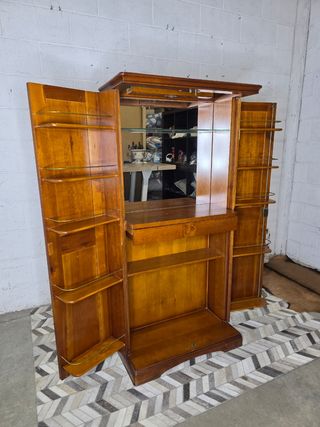 Mueble bar de madera de cerezo