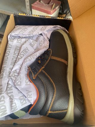 Zapato de seguridad ISSA negro y naranja