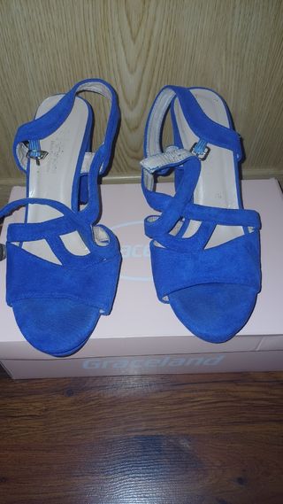 Sandalias y bolso de fiesta azules