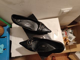 Zapatos de tacón en piel de color negros talla 39 