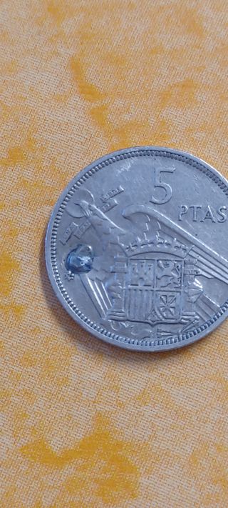 Moneda 5 Pesetas Franco 1957 error imprenta.

