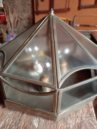 Antiguo plafón octogonal de metal y cristal