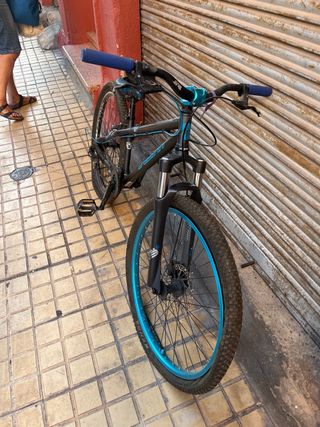Bicicleta Dirt Jump Negra y Azul eléctrico