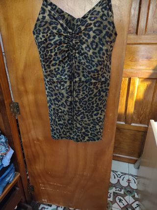 Vestido animal print con fruncido